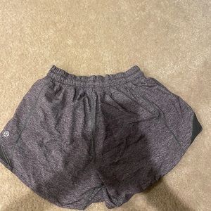 Lululemon hottie hot gray shorts size 4.